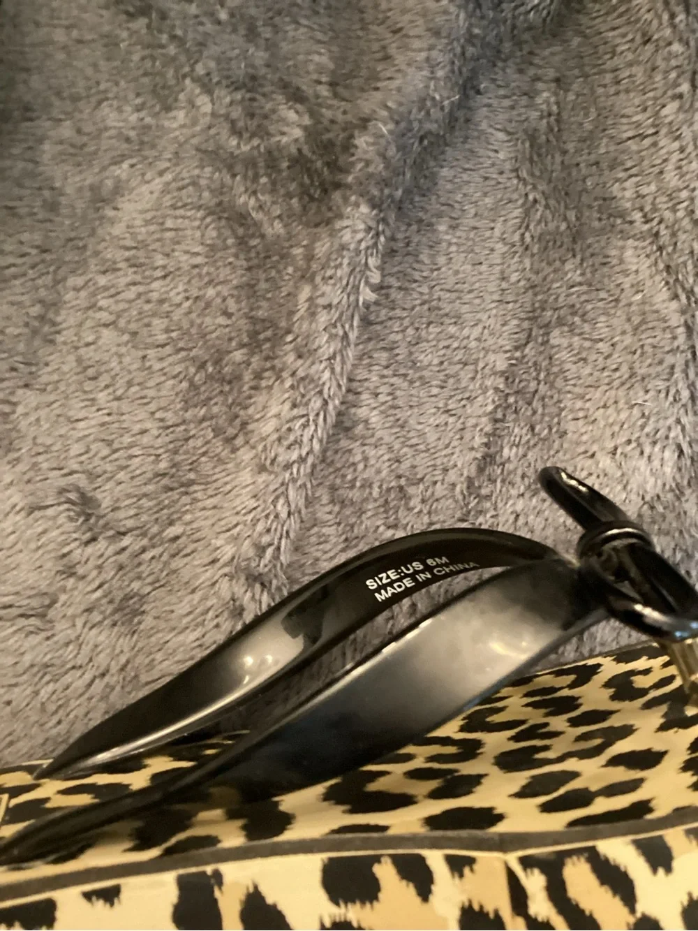 kate spade Leopard Print Platform Flip Flops with Bow Accent and Charm size 6